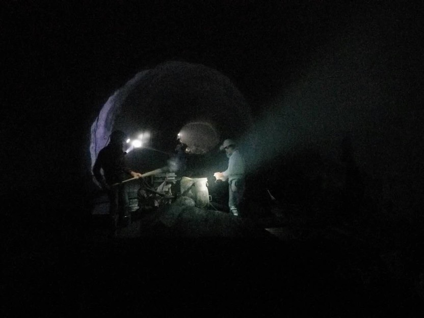 礦建三公司曹家灘項目部主、副斜井聯(lián)絡巷順利貫通