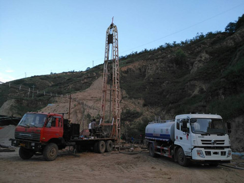 礦建二公司車村項目部緊鑼密鼓攻難關