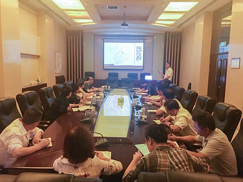 建設集團董事長寧興剛主持召開合作項目研討會