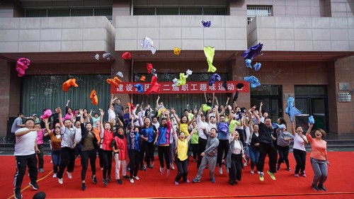 瞧，他們嗨瘋了！