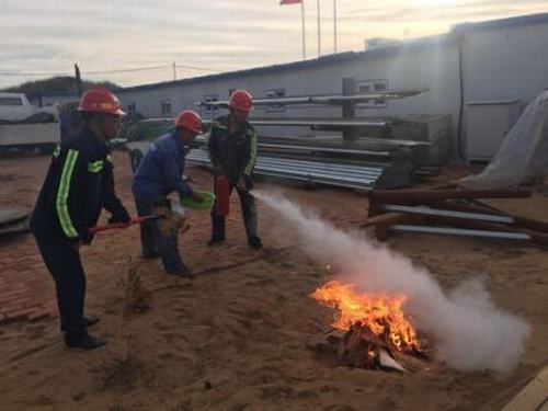 機(jī)電安裝公司曹家灘項目部開展火災(zāi)應(yīng)急演練