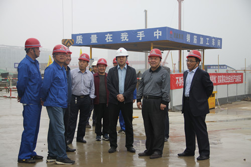 陜煤集團總經(jīng)理助理、建設(shè)集團聯(lián)合黨委書記、董事長寧興剛一行蒞臨天工公司陜煤研究院西安總部工地視察指導(dǎo)工作