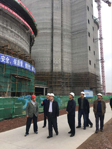 陜煤集團總經(jīng)理助理、建設(shè)集團聯(lián)合黨委書記、董事長寧興剛一行中秋節(jié)深入天工公司土建第二項目部走訪慰問