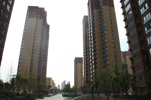 天工公司土建十一項(xiàng)目部承建的曲江羊頭鎮(zhèn)村安置小區(qū)1標(biāo)段工程通過防雷接地、人防兩項(xiàng)專項(xiàng)驗(yàn)收