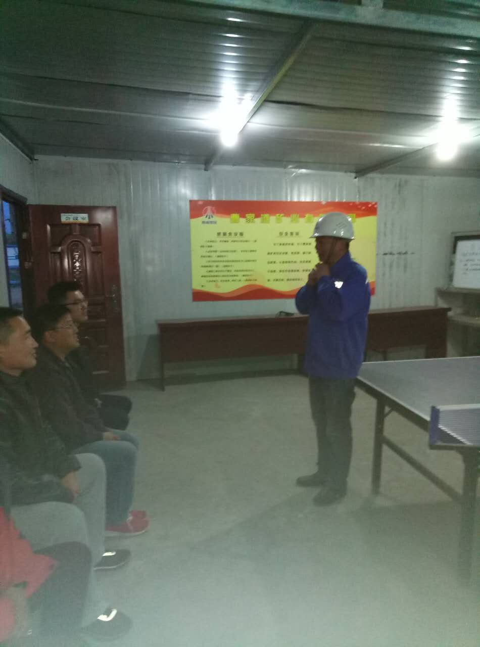 機(jī)電安裝公司曹家灘項(xiàng)目部把牢安全不放松