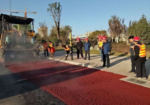 追趕超越，完成彩色路面工程，實(shí)現(xiàn)第一階段目標(biāo)
