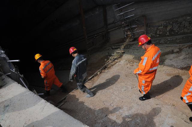 掘進公司安全多手抓確保年末安全穩(wěn)定