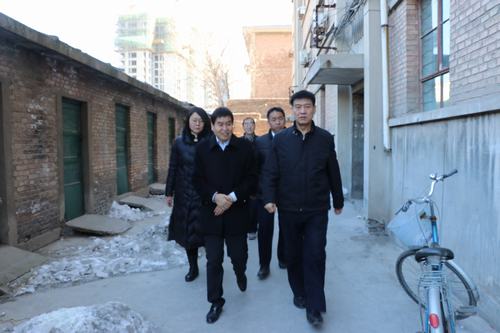 建設集團聯(lián)合黨委副書記、紀委書記、工會主席侯本英一行慰問澄合分公司困難職工