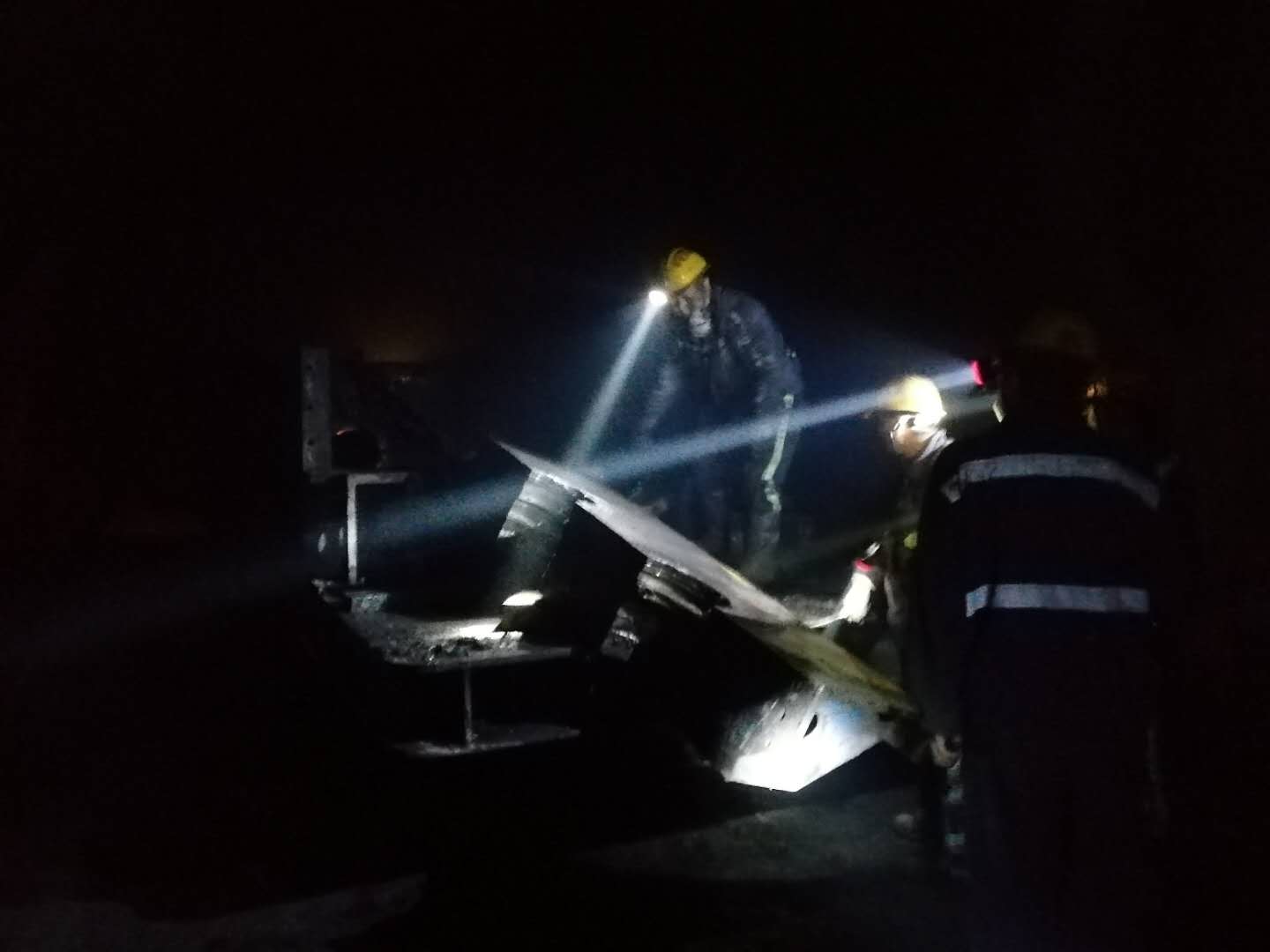 機(jī)電安裝公司神府項(xiàng)目部提前完成承建的二部膠帶機(jī)拆除回撤