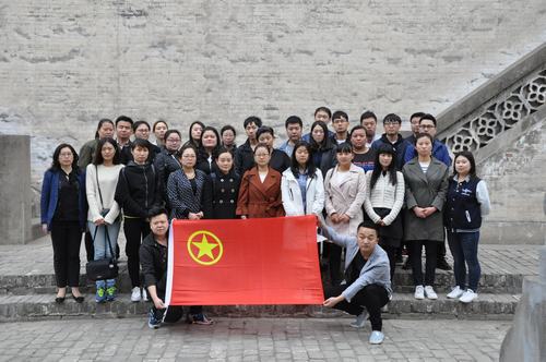 韓城分公司開展“緬懷革命先烈、弘揚愛國主義精神”團員青年掃墓活動