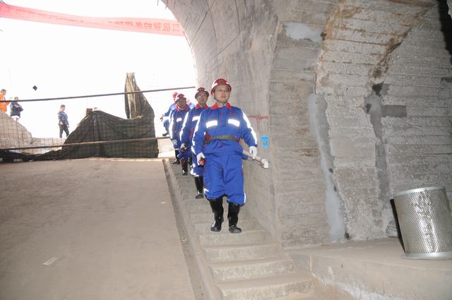 掘進(jìn)公司檸條塔北翼2號風(fēng)井工程順利通過竣工驗收