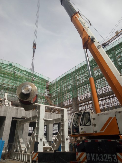 機(jī)電安裝公司承建的小保當(dāng)一號煤礦主斜井帶式輸送機(jī)配電、控制及機(jī)械設(shè)備安裝如火如荼