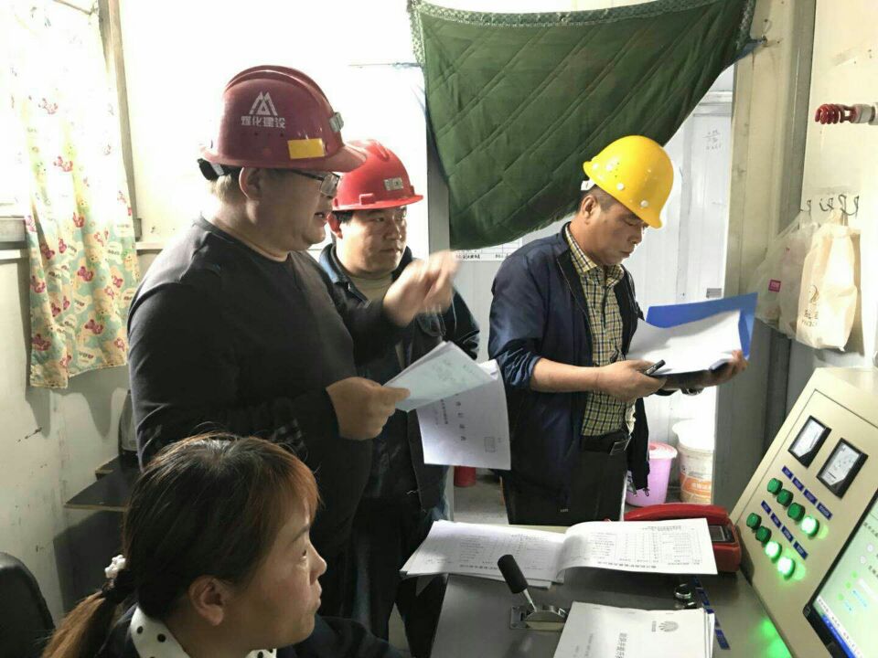 設備租賃中心現(xiàn)場安全管理黨政齊上陣