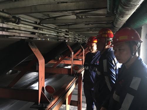 洗選煤運(yùn)營(yíng)公司檸條塔運(yùn)營(yíng)項(xiàng)目部機(jī)電運(yùn)輸安全生產(chǎn)專項(xiàng)活動(dòng)正在進(jìn)行中