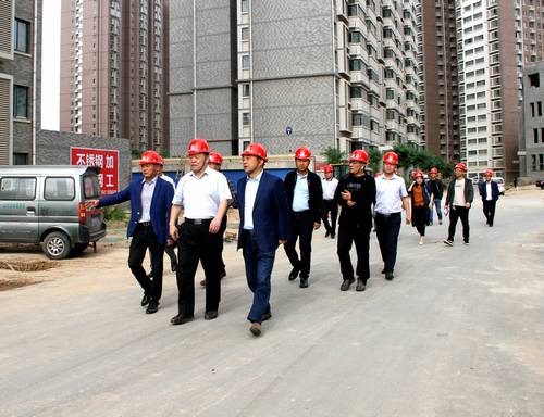 寧興剛、王明智一行深入銅煤1#、2#住宅小區(qū)施工現(xiàn)場調(diào)研指導(dǎo)工作