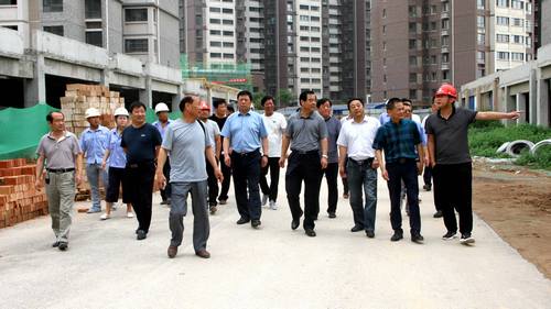 銅川礦業(yè)公司領(lǐng)導(dǎo)深入銅煤1#、2#小區(qū)施工現(xiàn)場調(diào)研指導(dǎo)項(xiàng)目建設(shè)工作