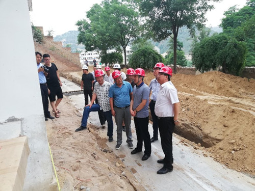 陜煤集團(tuán)總經(jīng)理助理、榆林合力產(chǎn)業(yè)扶貧公司董事長范京道蒞臨陜煤建設(shè)天工公司清澗紅棗深加工項(xiàng)目視察指導(dǎo)工作