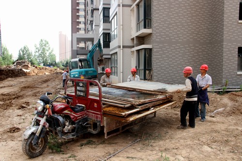 炎炎夏日，擋不住他們火一樣的工作熱情