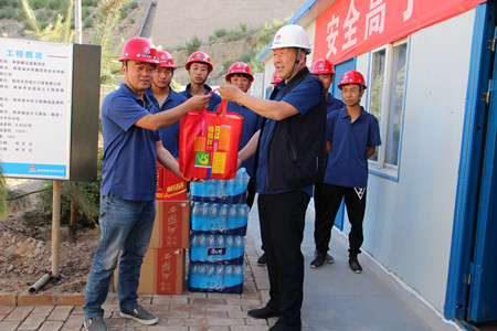 陜煤建設(shè)漢中分公司多舉措應(yīng)對(duì)高溫天氣 送清涼 保安全