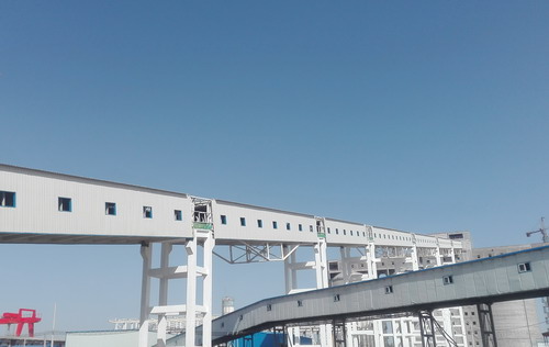 陜煤建設(shè)銅川公司小保當(dāng)一號(hào)主斜井井口房至最終篩分車間棧橋工程順利通過主體驗(yàn)收