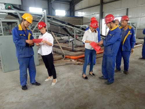 項(xiàng)目部的女工安全協(xié)管“姊妹花”