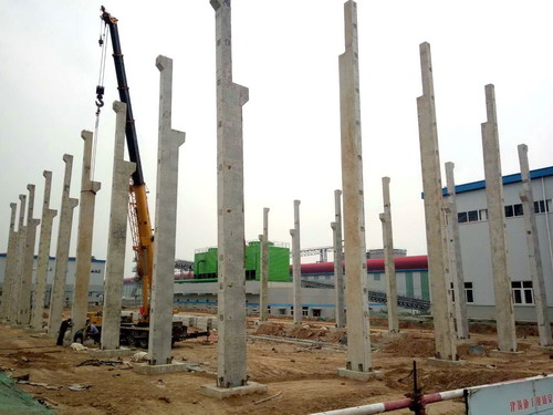 陜煤建設(shè)銅川分公司：鋁鎂合金項目抬包車間預制柱順利吊裝