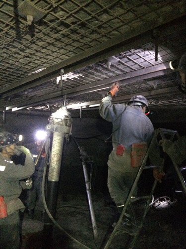 陜煤建設天工公司瑞能礦建項目部110采掘系統(tǒng)巷道順利貫通