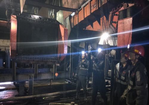 陜煤建設韓城分公司安裝第三項目部攻堅克難提前完成張家峁煤礦原煤倉及產(chǎn)品倉給煤機改造工程