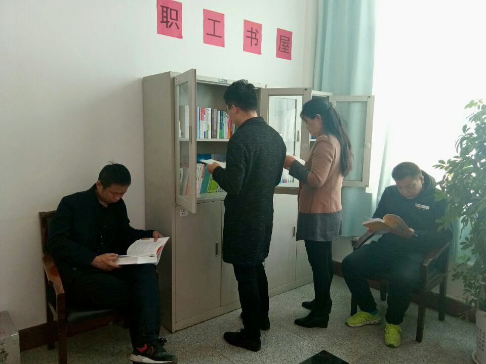 陜煤建設(shè)礦建三公司職工書(shū)屋添新書(shū)掀起讀書(shū)熱潮