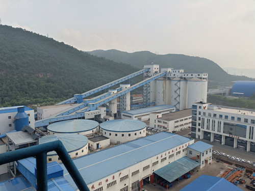 陜煤建設(shè)機(jī)電安裝公司承建的選煤廠塊煤倉旋轉(zhuǎn)溜槽拆除工程如火如荼