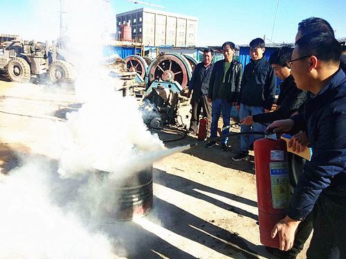 陜煤建設(shè)礦建二公司小保當三項目部開展火災(zāi)事故應(yīng)急救援演練