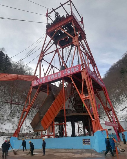 陜煤建設(shè)礦建三公司平天高速關(guān)山隧道通風(fēng)豎井工程正式開(kāi)工