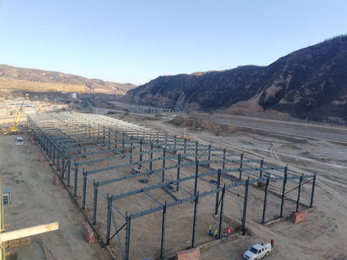 陜煤建設(shè)天工公司土建三部清澗北國(guó)棗業(yè)紅棗深加工項(xiàng)目干制紅棗車(chē)間工程鋼結(jié)構(gòu)主體框架完工