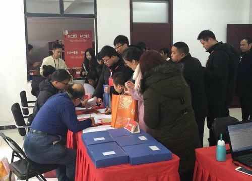 陜煤建設(shè)澄合分公司西安春臨村安置小區(qū)喜迎業(yè)主“回家”