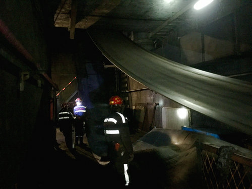 陜煤建設(shè)洗選煤運(yùn)營(yíng)公司檸條塔運(yùn)營(yíng)項(xiàng)目部膠帶更換工程順利完工