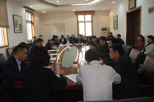 陜煤建設(shè)銅煤公司組織傳達(dá)“講政治、敢擔(dān)當(dāng)、轉(zhuǎn)作風(fēng)”專題教育暨集中開展違規(guī)收送禮金問題專項(xiàng)整治工作部署會(huì)議精神