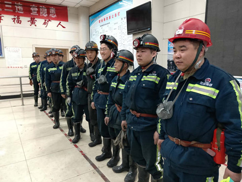 春節(jié)，堅守是最美“敬業(yè)?！?></div>
                                <div   id=