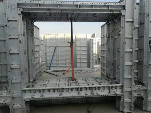 陜煤建設(shè)韓城分公司學(xué)習(xí)觀摩鋁膜板新技術(shù)、新材料應(yīng)用