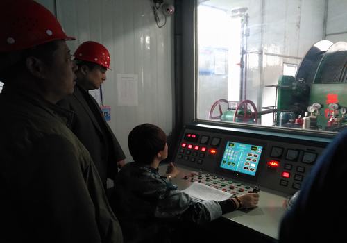 陜煤建設(shè)設(shè)備租賃中心機電設(shè)備現(xiàn)場安全檢查力度大