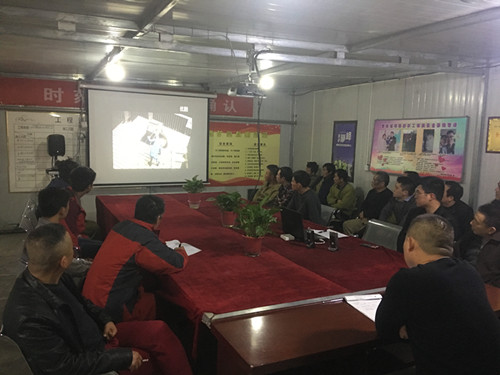 陜煤建設(shè)機電安裝公司曹家灘項目部“學(xué)案例，除隱患”促安全