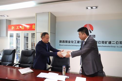 @陜煤建設礦建二公司全體中干：來領書啦！