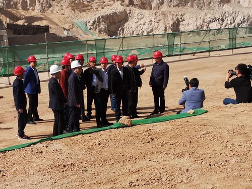 銅川市委書(shū)記楊長(zhǎng)亞一行蒞臨陜煤建設(shè)銅煤公司承建的年產(chǎn)20萬(wàn)噸固體廢物收集、貯運(yùn)及預(yù)處理項(xiàng)目檢查指導(dǎo)工作