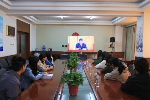 聆聽！思考！奮進！我們都是新時代的“追夢人”