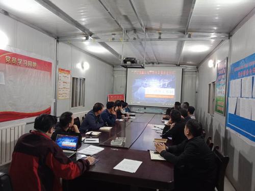 陜煤建設(shè)集團(tuán)澄合分公司“八個(gè)對照”促干部作風(fēng)脫虛向?qū)?></div>
                                <div   id=