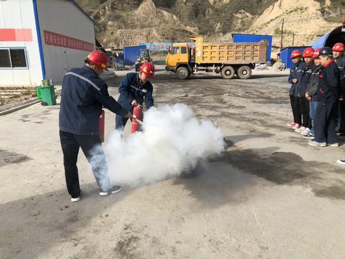 陜煤建設礦建二公司車村項目部安全演練提技能