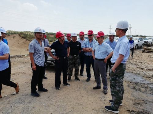 陜西鐵路物流集團(tuán)有限公司黨委書記、執(zhí)行董事、總經(jīng)理趙國智一行蒞臨靖神鐵路項目施工現(xiàn)場檢查指導(dǎo)工作