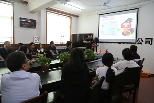 陜煤建設(shè)機電安裝公司開展消防安全專項培訓和應(yīng)急逃生演練