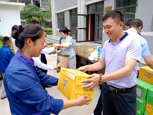 陜煤建設(shè)公司：高溫慰問送清涼，防暑降溫暖人心