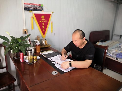 “有擔(dān)當(dāng)、有作為”的鐵軍隊(duì)長(zhǎng)