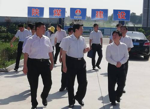 陜西省委常委、省委政法委書記莊長興一行深入陜煤建設(shè)渭南分公司南京金龍電動車項目開展調(diào)研